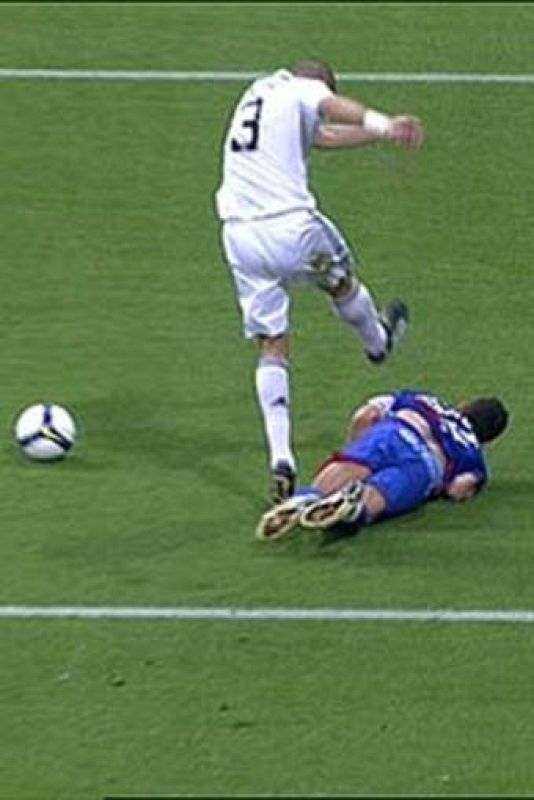 Pepe luego dio un puñetazo en la cara a Albín.