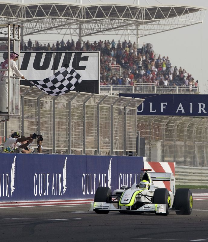 Jenson Button ha conseguido el tercer triunfo de la temporada en el circuito de Shakir.