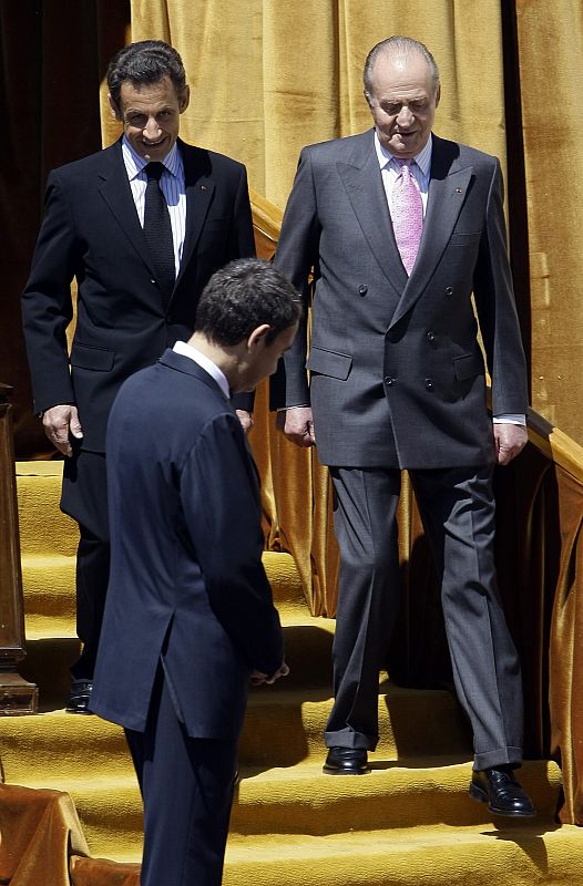 Zapatero ha estado también presente en la recepción de los Reyes a Sarkozy.