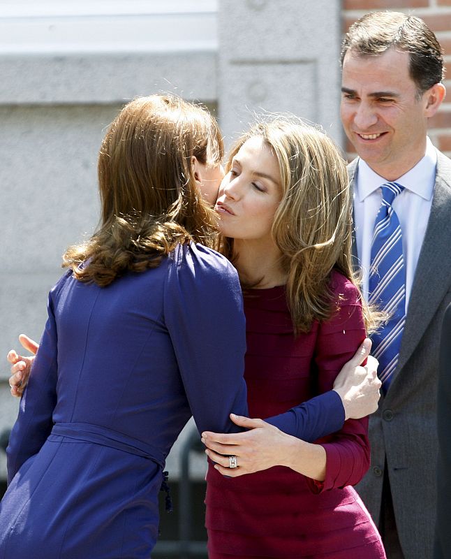 ALMUERZO OFRECIDO POR LOS REYES EN HONOR SARKOZY Y BRUNI