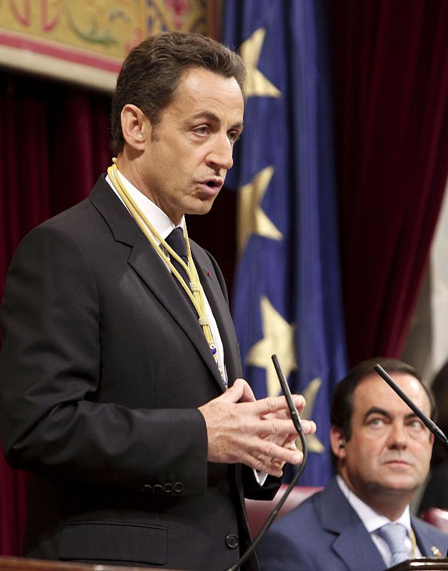 En su intervención, Sarkozy ha reiterado su compromiso para acabar con ETA "hasta el último asesino".