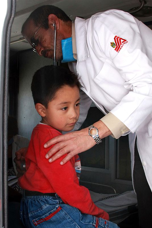 El pequeño vive cerca de la mayor porquería de todo México.