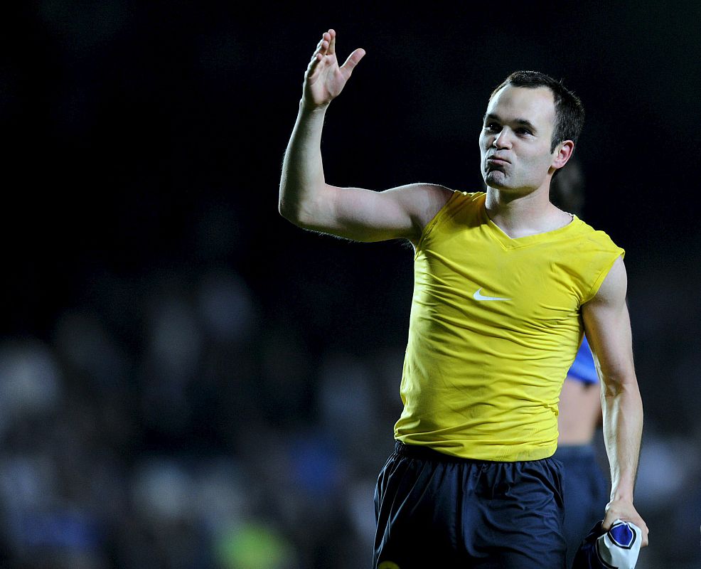 Iniesta celebra la victoria ante el Chelsea durante el partido de vuelta de la semifinal de la Liga de Campeones.