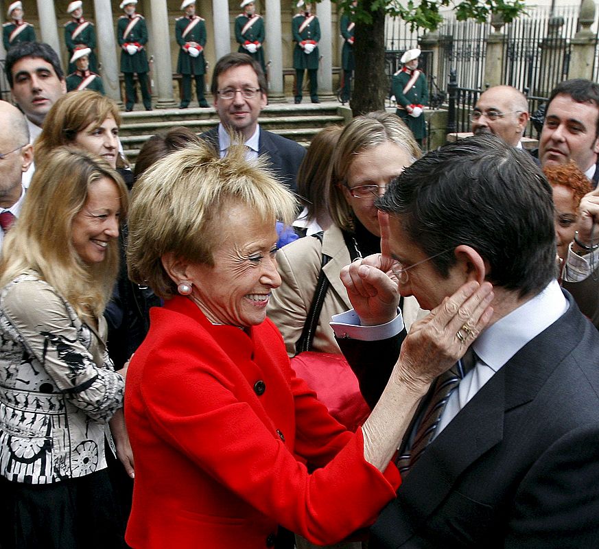 Patxi saluda a la vicepresidenta del Gobierno