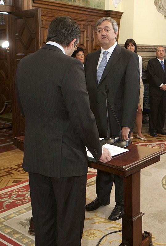 Rodolfo Ares, de Interior, ha sido el primer consejero en tomar posesión.