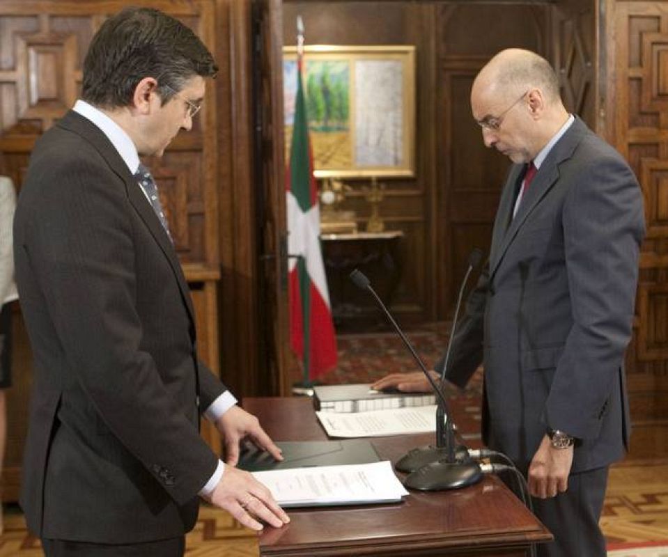 Rodolfo Ares, de Interior, ha sido el primer consejero en tomar posesión.