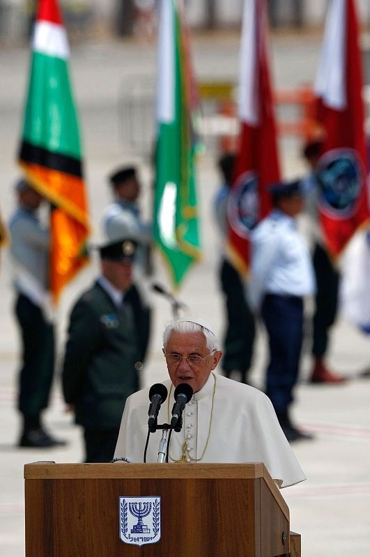 El papa Benedicto XVI llega a Israel