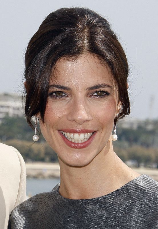 Actress Verdu attends a photocall for the film "Tetro" by director Francis Ford Coppola at the 62nd Cannes Film Festival