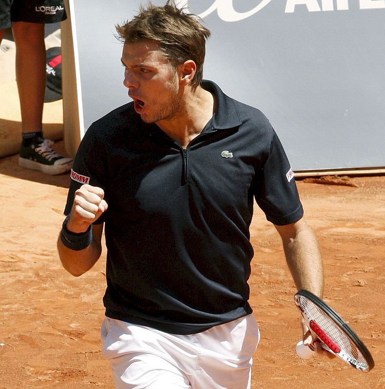 Stanislas Wawrinka se felicita tras ganar un punto ante el argentino Juan Martín del Potro.