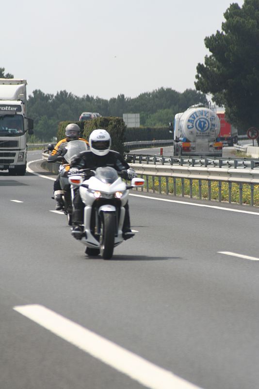 Marc Martín, sobre su moto de diseño futurista, que combina lo mejor de tres clases de motos: de carretera, 'scooter' y 'custom'.