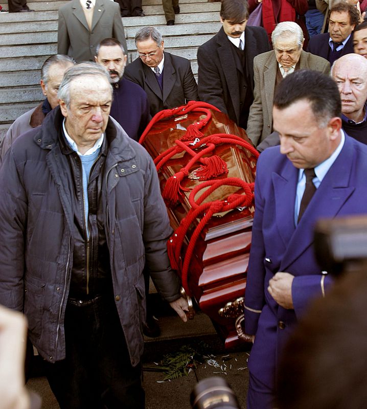 BENEDETTI INICIÓ SU ÚLTIMO PASEO POR MONTEVIDEO CAMINO DEL CEMENTERIO