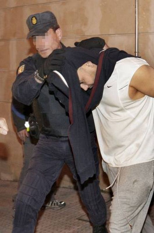 DIECISIETE DETENIDOS EN BILBAO ACUSADOS DE FINANCIAR A AL QAEDA EN EL MAGREB 