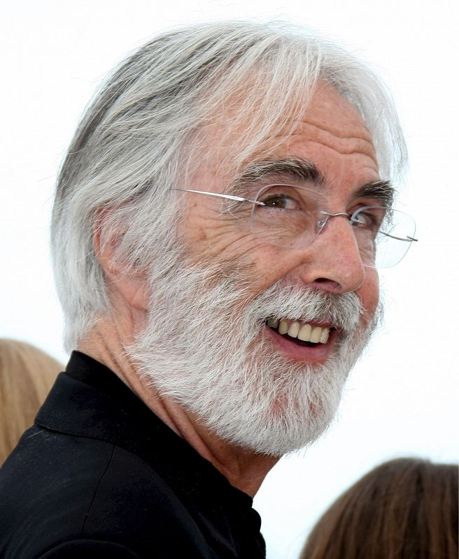 El director austríaco Michael Haneke participa en el pase gráfico de su película 'Das Weisse Band' en Cannes.