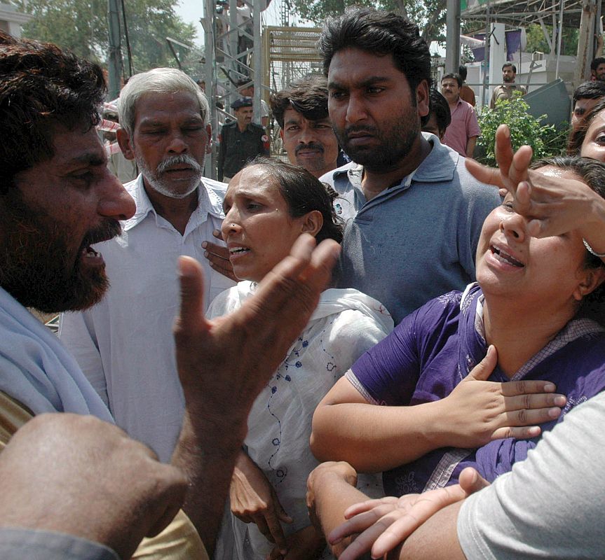 MUEREN 36 PERSONAS Y 250 HERIDOS EN ATAQUE SUICIDA EN LA CIUDAD DE LAHORE