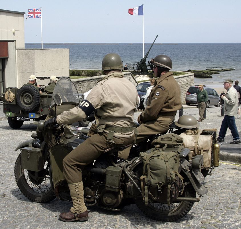 MEl ambiente que rodeaba el aniversario estaba impregnado de imágenes propias de la segunda guerra mundial.