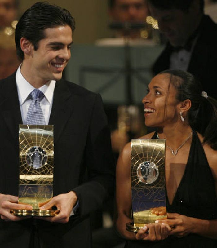 El brasileño tuvo su particular 'triplete' en 2007 con el FIFPro, el Balón de Oro y el FIFA World Player, que en categoría femenina fue para su compatriota Marta.