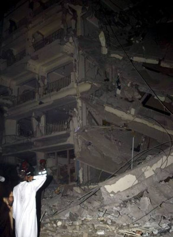 CINCO MUERTOS Y 50 HERIDOS EN EXPLOSIÓN EN ÁREA HOTELERA DE PESHAWAR