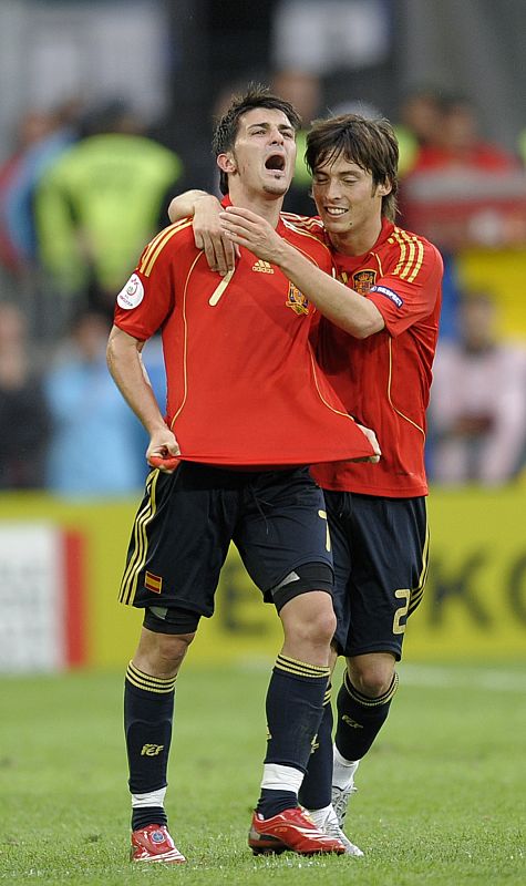 Spain's Villa celebrates his goal with team mate Silva during Euro 2008 soccer match against Sweden in Innsbruck