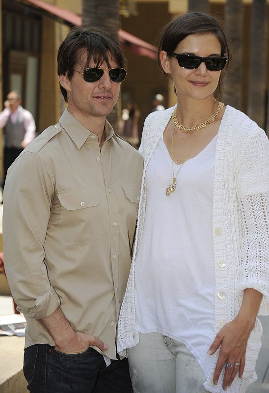 En la ceremonia ha estado acompañada por la pareja de artistas Tom Cruise y Katie Holmes