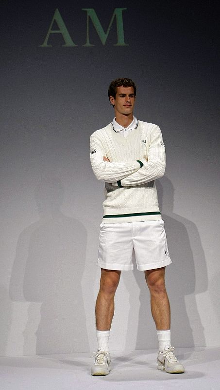 Andy Murray presenta la colección de Fred Perry que luce actualmente en las pistas de Wimbledon.