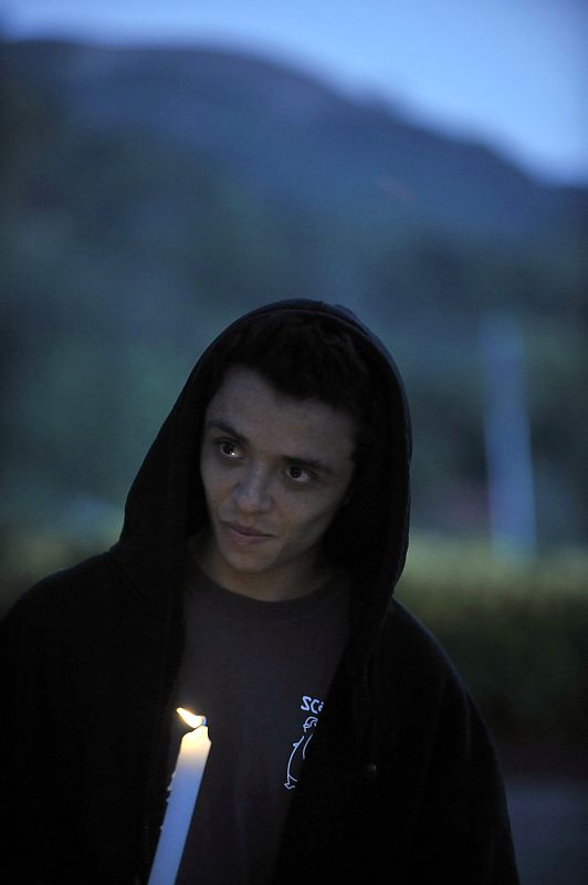 Caras tristes y velas encendidas, en el día en el que ha desaparecido el rey del Pop.