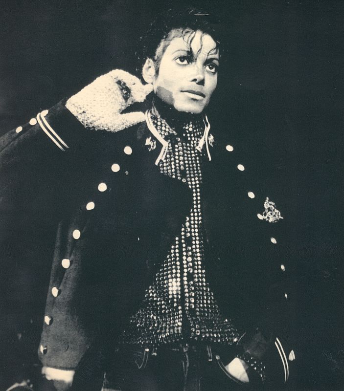 En 1972 Michael inició su carrera en solitario, debutando con el álbum Got to be there, al tiempo que compatibilizaba su labor como vocalista de los Jackson Five.1984