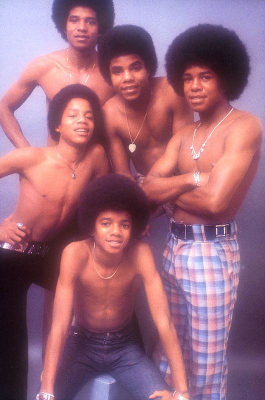 Jackson posa con sus cuatro hermanos