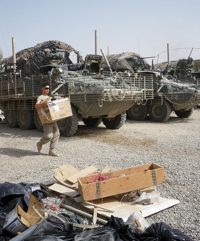 SOLDADOS SE PREPARAN PARA LA RETIRADA