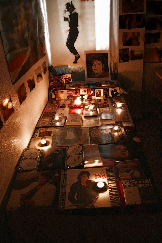 El particular altar  a Michael Jackson de Alberto Luna, de Valencia