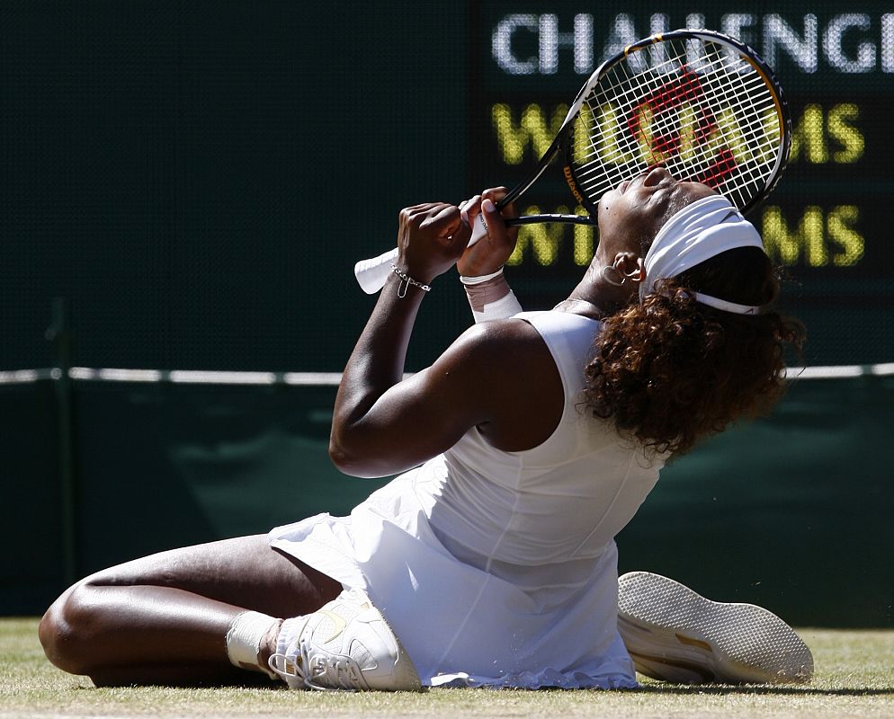 La menor de las Williams celebra su victoria y su tercer título en Wimbledon.