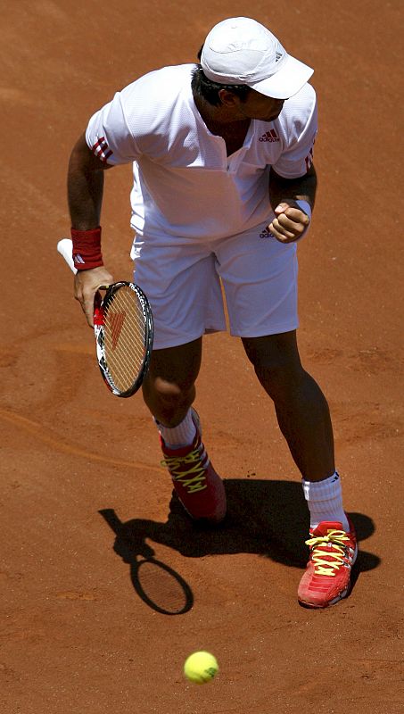 Verdasco celebra un punto ante el alemán Andreas Beck.