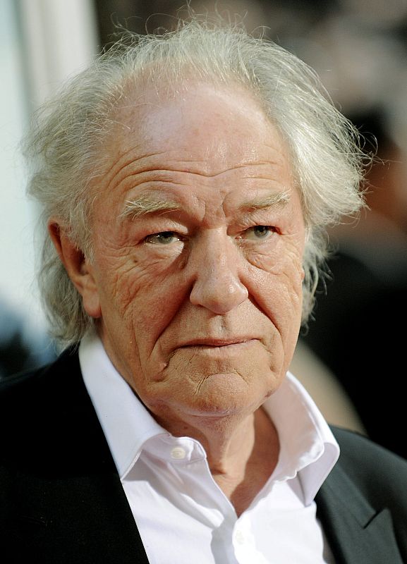 El actor con rostro serio