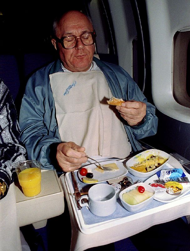Comiendo en un vuelo