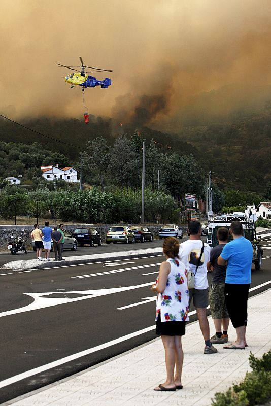 El fuego se inició este martes al sur de la provincia de Ávila.