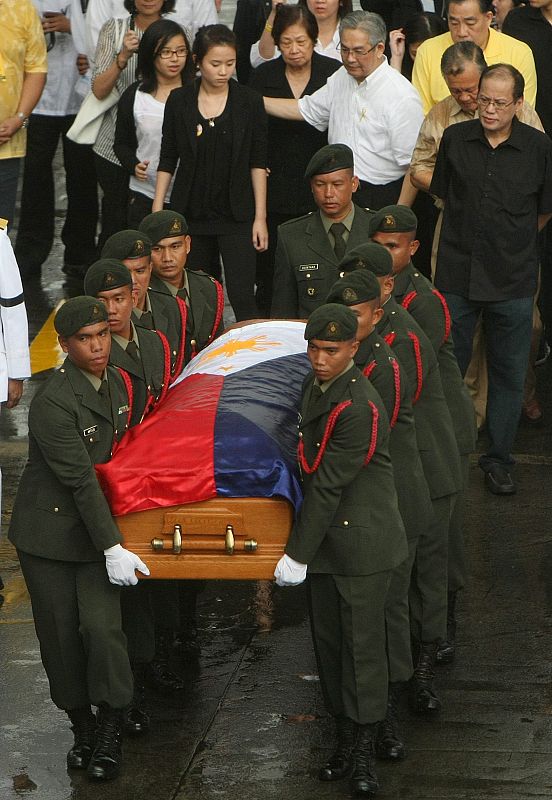 FILIPINAS GUARDA LUTO POR LA MUERTE DE CORAZÓN AQUINO