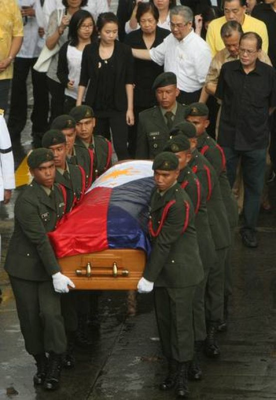 FILIPINAS GUARDA LUTO POR LA MUERTE DE CORAZÓN AQUINO