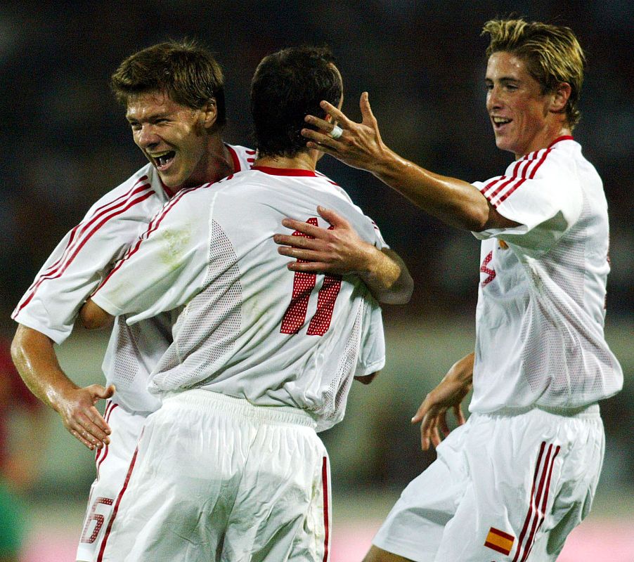 Xabi Alonso debutó con la selección nacional el 30 de abril de 2003 contra Ecuador