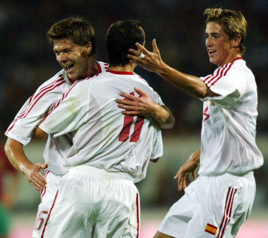 Xabi Alonso debutó con la selección nacional el 30 de abril de 2003 contra Ecuador