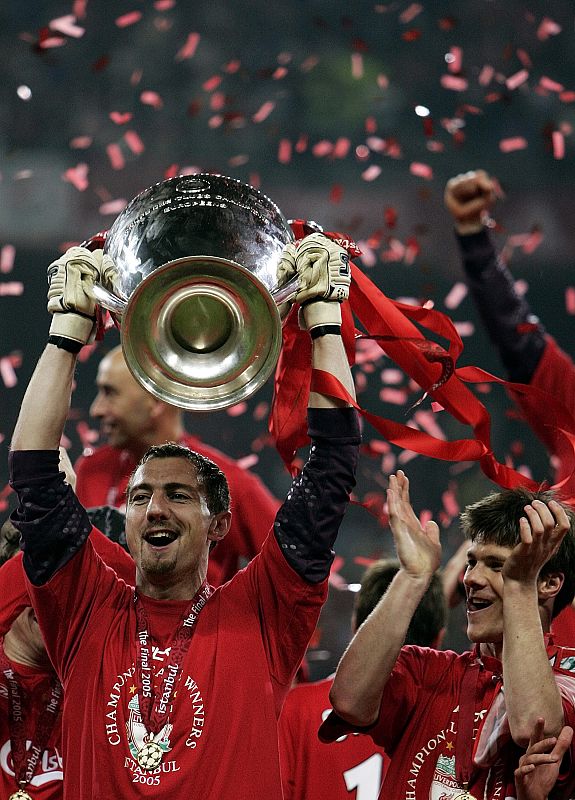 Los héroes de la final fueron el español y el portero polaco Jerzy Dudek