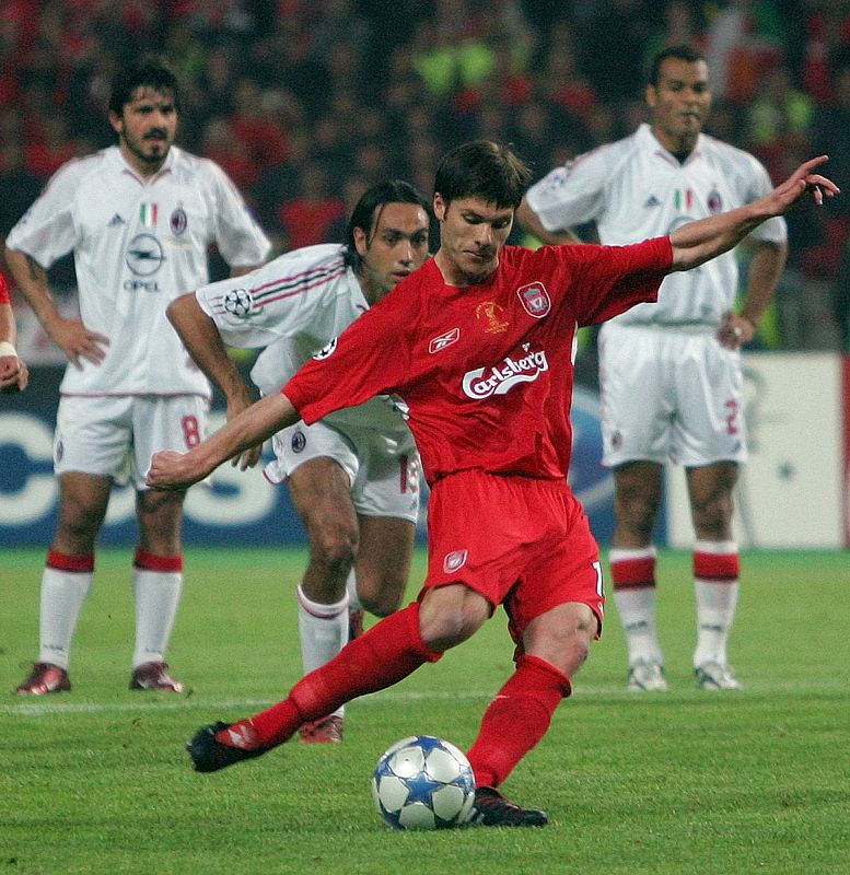 Fue fichado en la temporada 2004-2005 por el Liverpool FC después de que Florentino desestimara su fichaje concretado antes de las elecciones. Esa misma temporada no se arrugó y en la final de Estambul fue el encargado de tirar el penalti.