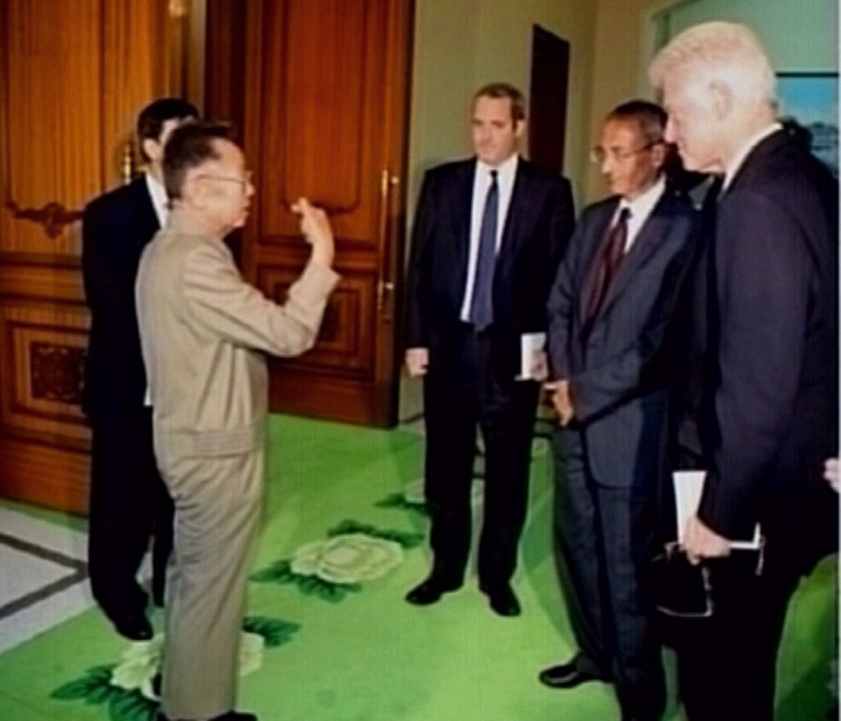 Imagen tomada de una secuencia de vídeo de la televisión norcoreana del encuentro entre Clinton y Kim Jong-Il.
