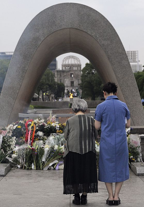 RESIDENTES DE HIROSHIMA RINDEN HOMENAJE A LAS VÍCTIMAS DE LA BOMBA ATÓMICA