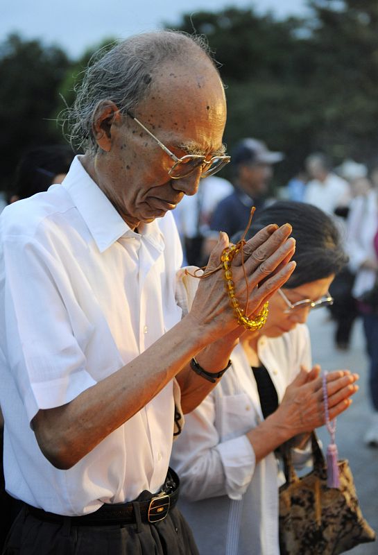 RESIDENTES DE HIROSHIMA RINDEN HOMENAJE A LAS VÍCTIMAS DE LA BOMBA ATÓMICA