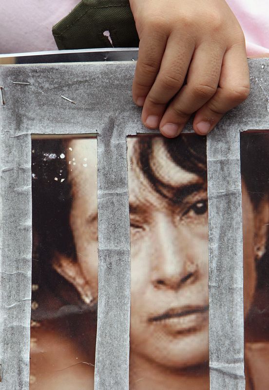 MANIFESTACIÓN CONTRA LA JUNTA BIRMANA EN BANGKOK