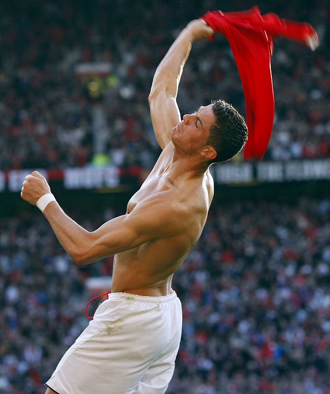 CR9 celebra uno de sus goles con el Manchester