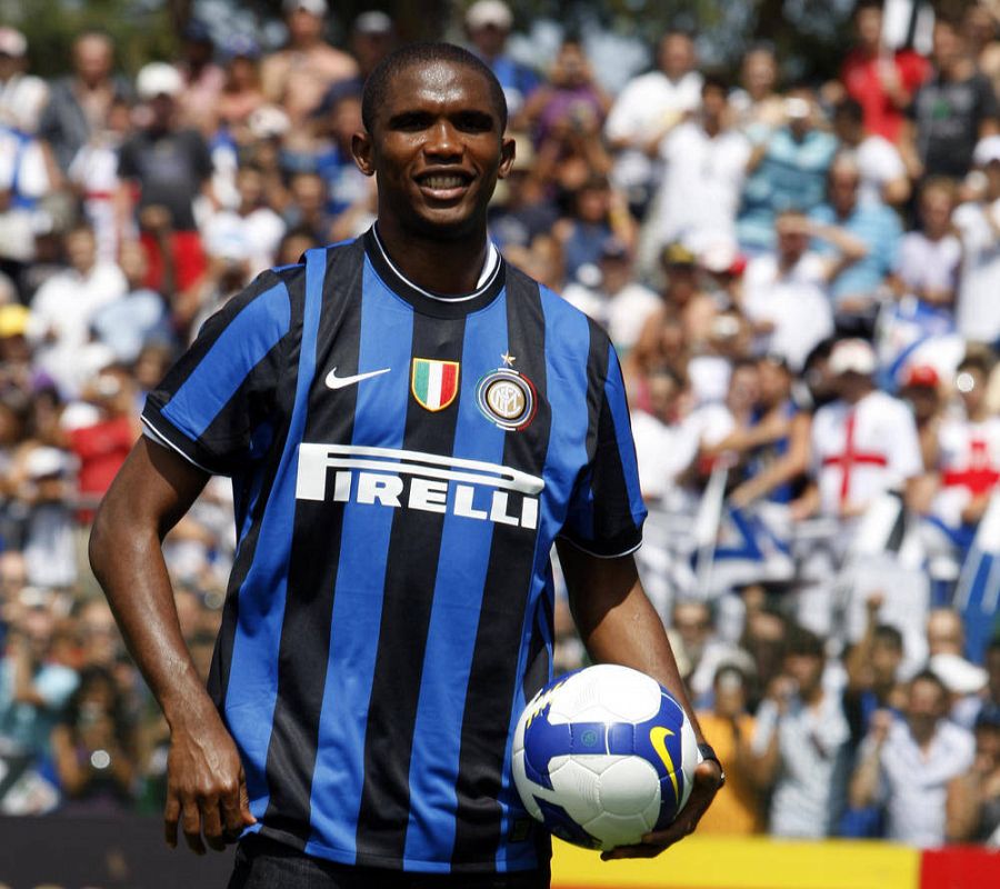 Samuel Eto'o fue presentado como nuevo jugador del Inter, producto de la operación Ibrahimovic.