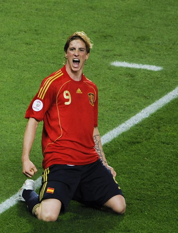 Torres celebra el gol en la final contra alemania jugada en Vienna