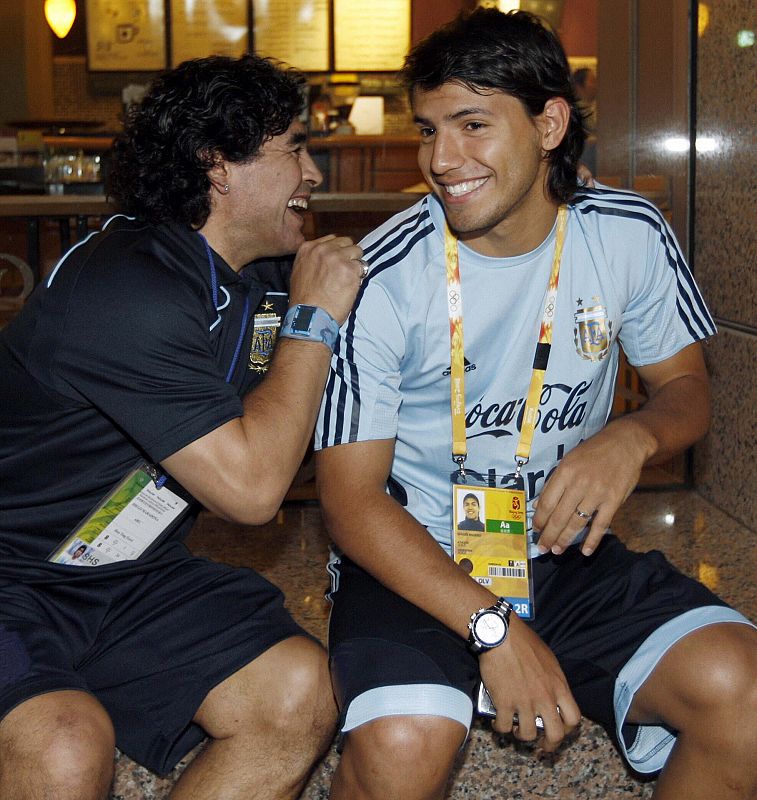 La relación entre Diego Maradona y Sergio "El Kun" Agüero va más allá de la de seleccionador-jugador