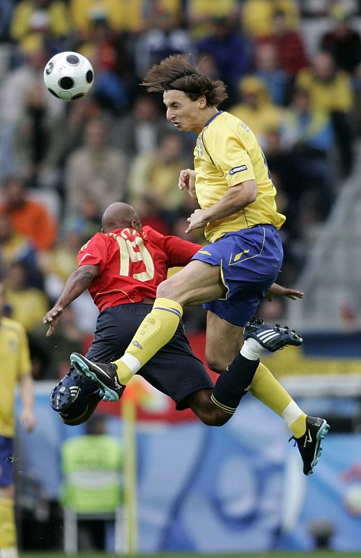 Ibrahimovic demuestra su potencia de salto