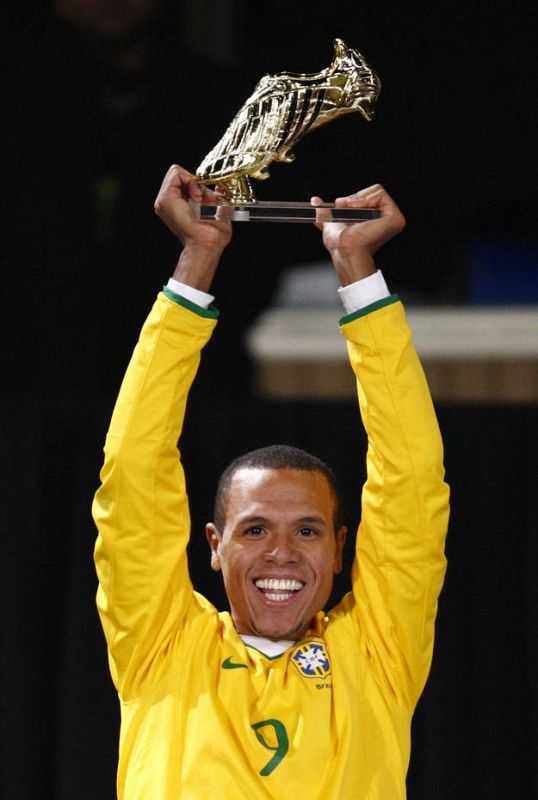 Fue Bota de Oro de la pasada Copa Confederaciones, con cinco tantos en cinco partidos.